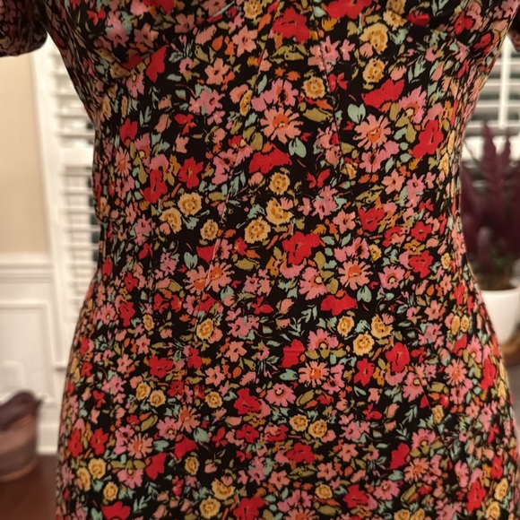 Floral V-Neck Maxi Dress - Picture 4 of 5